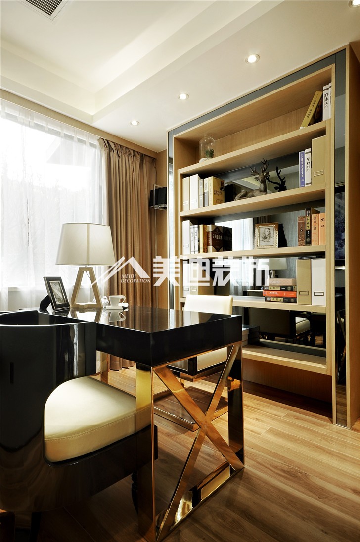 蘭亭灣畔125平港式風裝修案例圖—書房