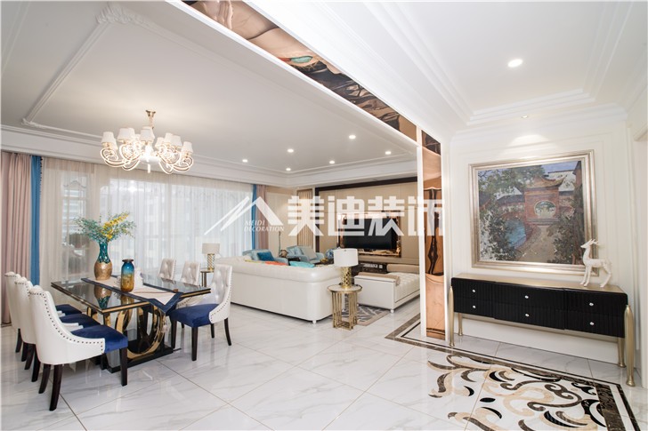 保利國際新奢古典風裝修案例圖—進門