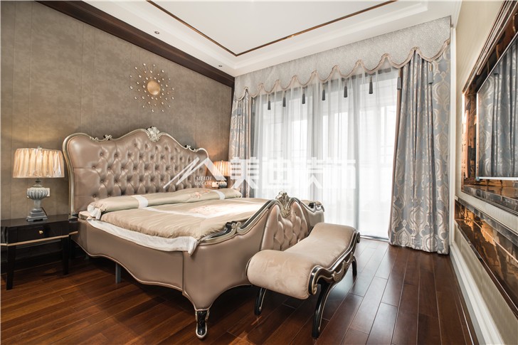 保利國際新奢古典風裝修案例圖—臥室