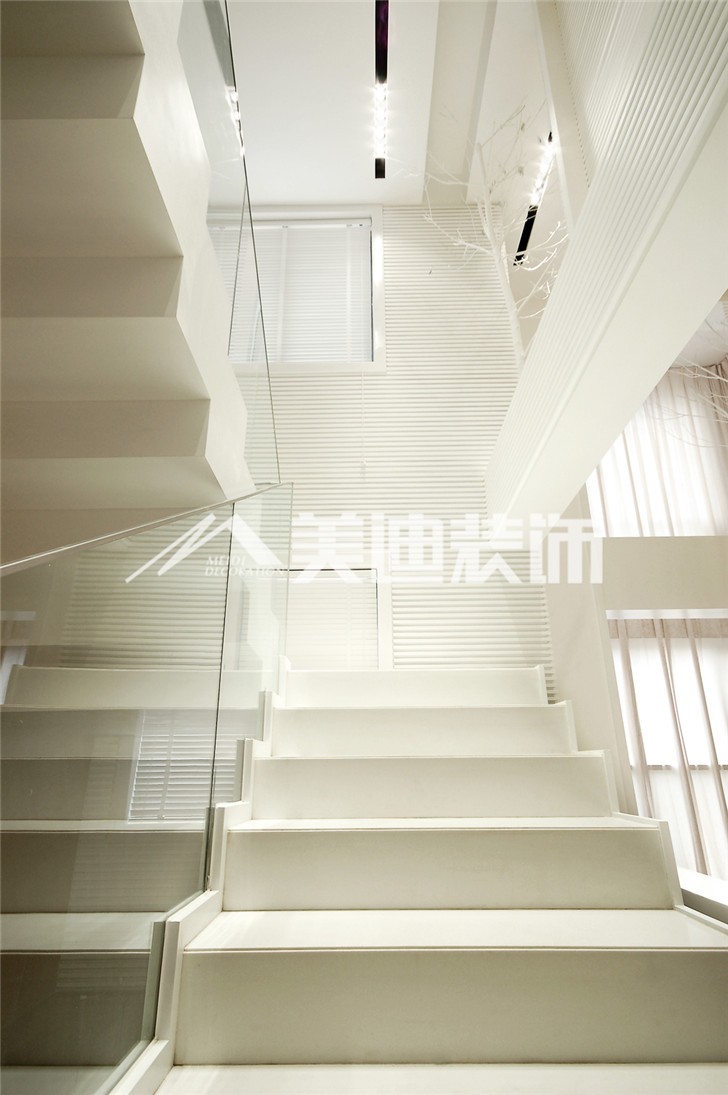 融科東南海現代簡約風裝修案例圖—樓梯