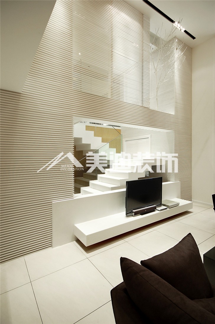 融科東南海現代簡約風裝修案例圖—客廳