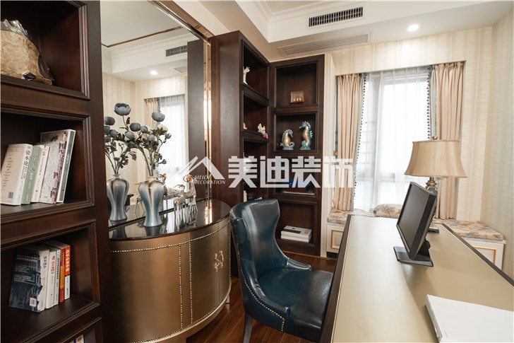 保利國際新奢古典風裝修案例圖—書房