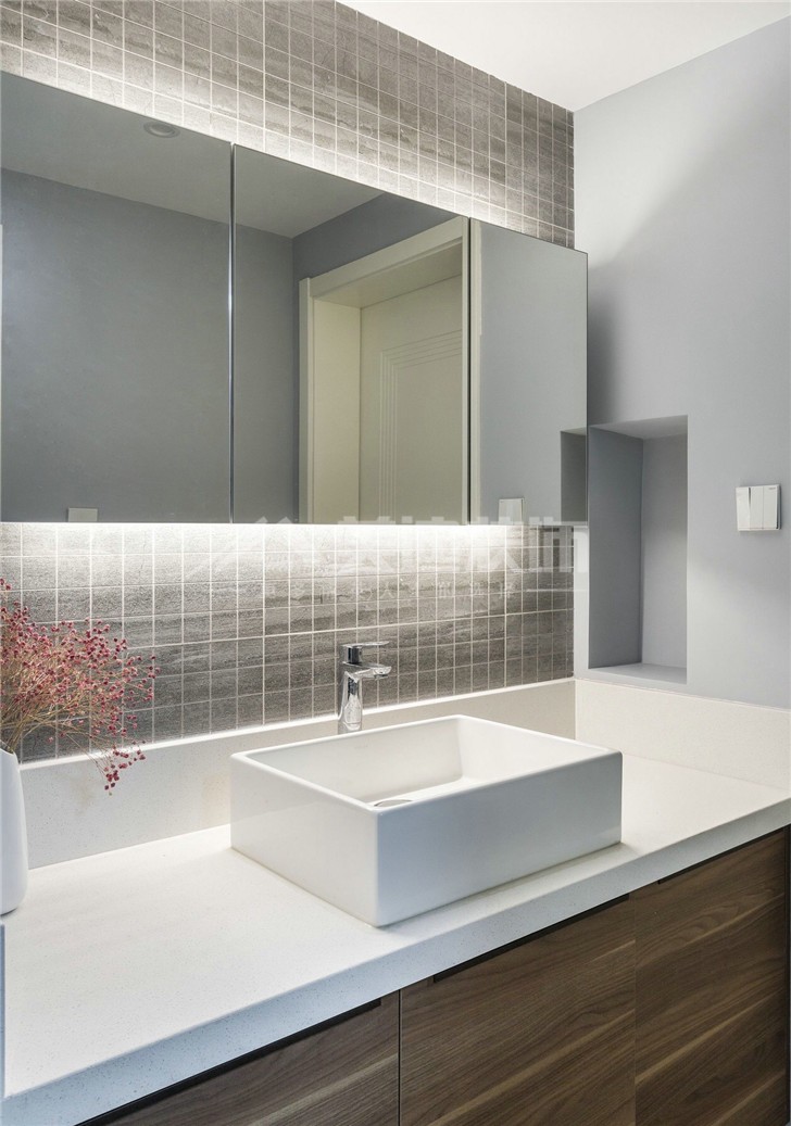 保利國際簡約風裝修案例圖—衛生間