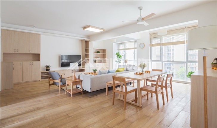 天麓尚層130平簡歐裝修案例圖—客廳