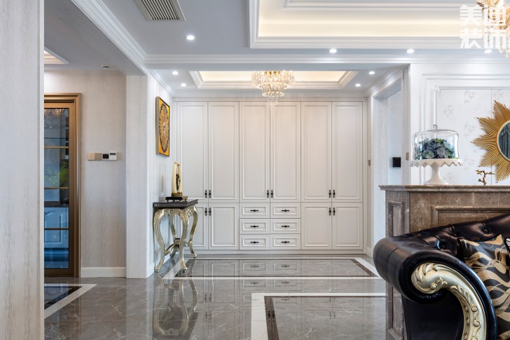 雙灣國際215平米法式輕奢風裝修案例實拍圖-玄關